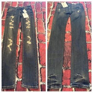 NWT EUNINA Classic Skinny Low rise Jeans size 3
Inseam 30